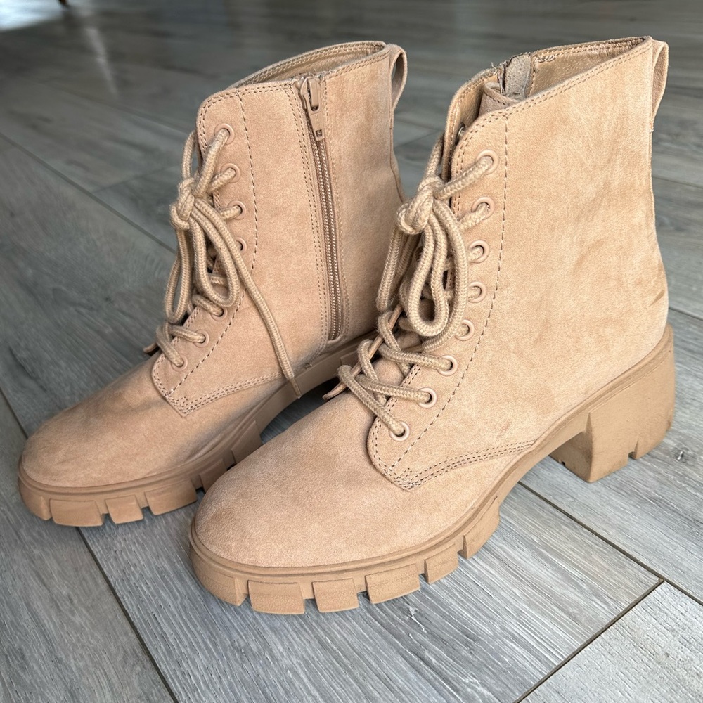 Tan Beige Combat Boots Short Heeled size 9